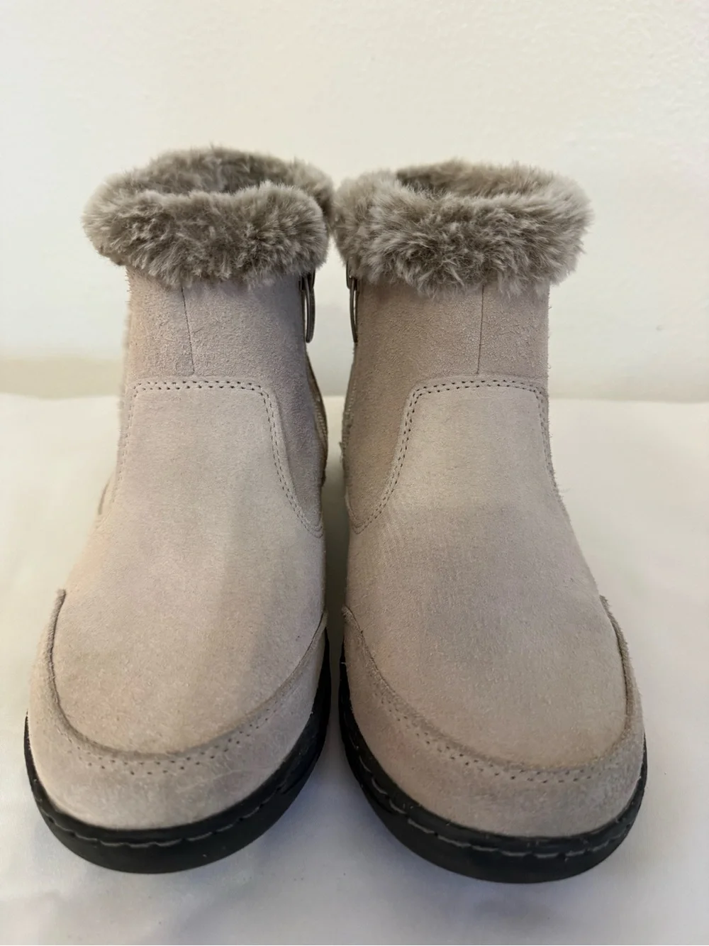Khombu Taupe Faux Fur Suede Ankle Boots by Khombu. Size 8